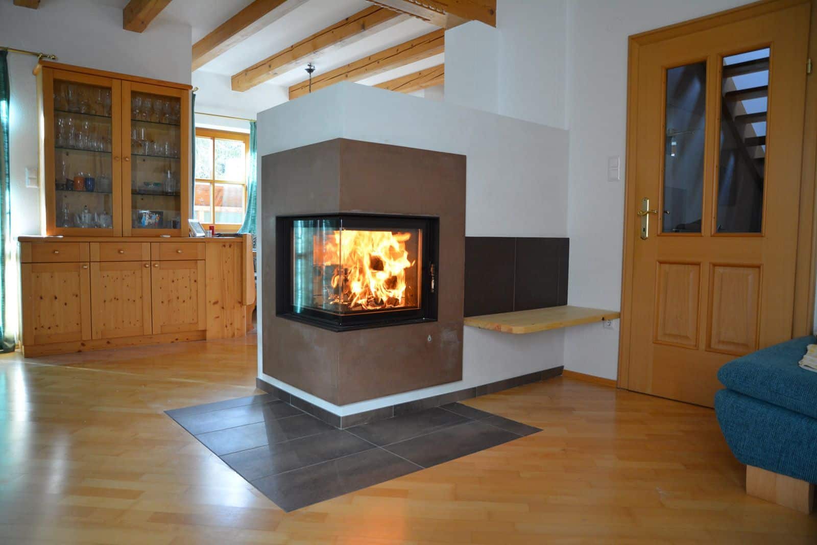 Ofenbau Grabner - Ofen im Wohnzimmer brennt